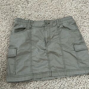 Size small mini green cargo skirt from Hollister